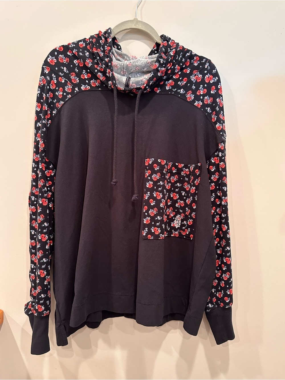 Free People Movement Hot Shot Hoodie Black Floral Oversized Comfy Sz M - Picture 12 of 13